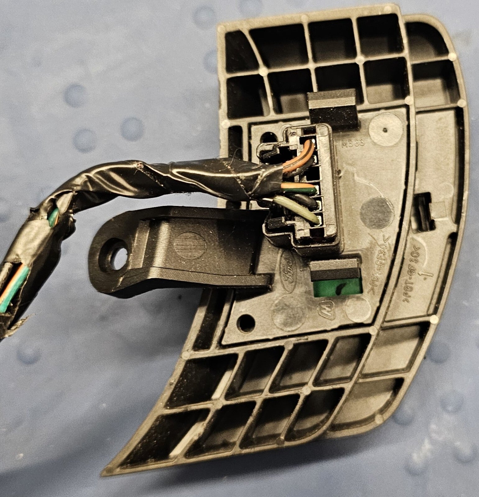 05-11 CROWN VICTORIA GRAND MARQUIS STEERING COLUMN WHEEL CRUISE SWITCH ASSEMBLY