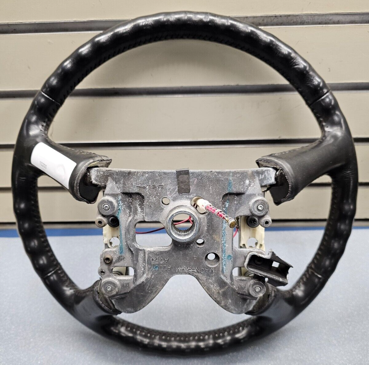 99-02 Chevy Silverado Tahoe Suburban Blazer SONOMA Steering Wheel Leather black
