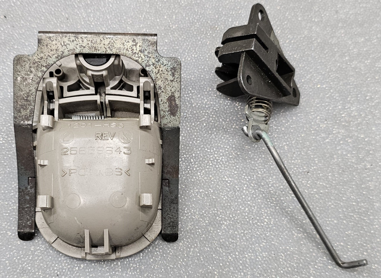 🔥2005-2009 Chevrolet Equinox GLOVE BOX LATCH LIGHT GREY