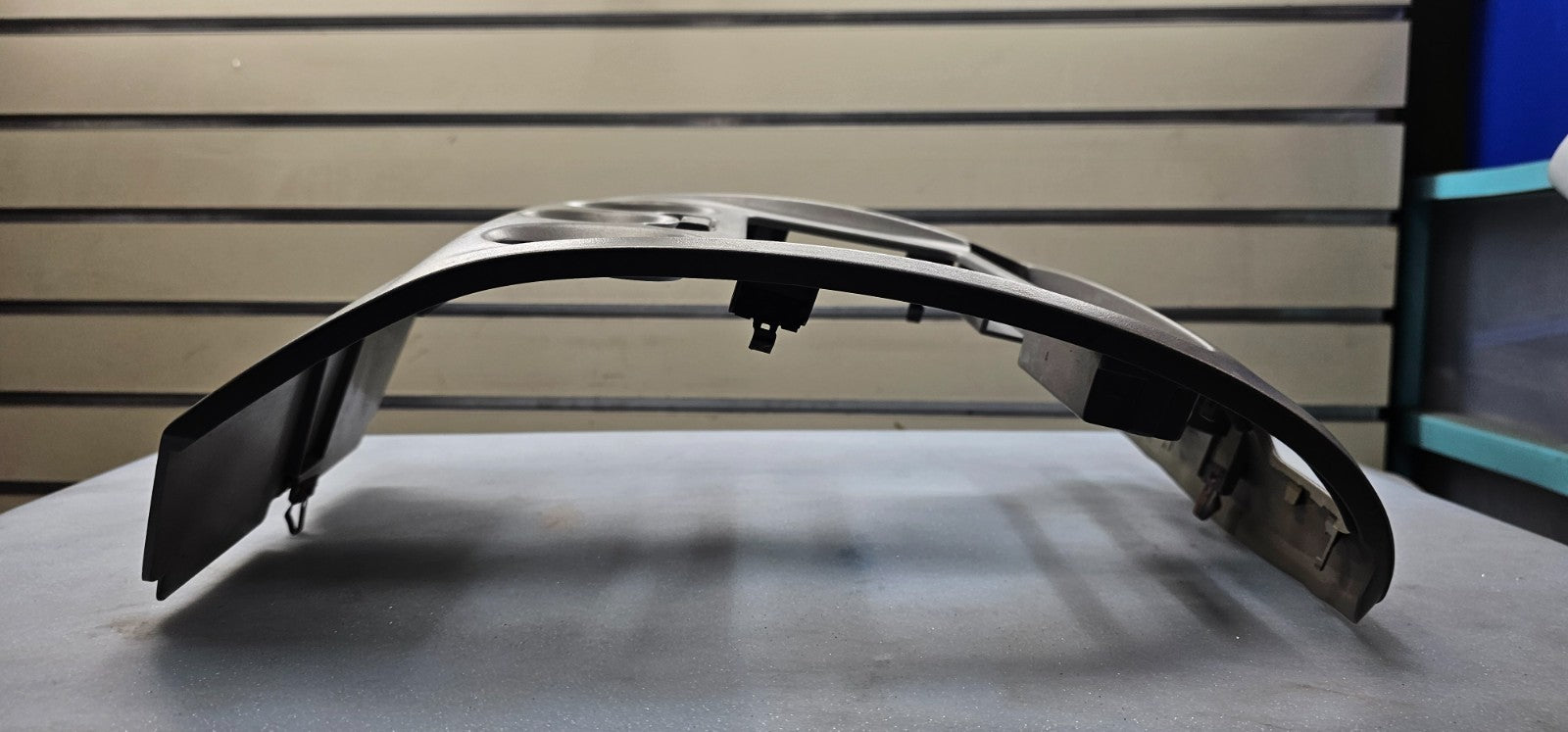 🔥04-12 CHEVY COLORADO GMC CANYON CENTER DASH AM FM RADIO BEZEL SILVER