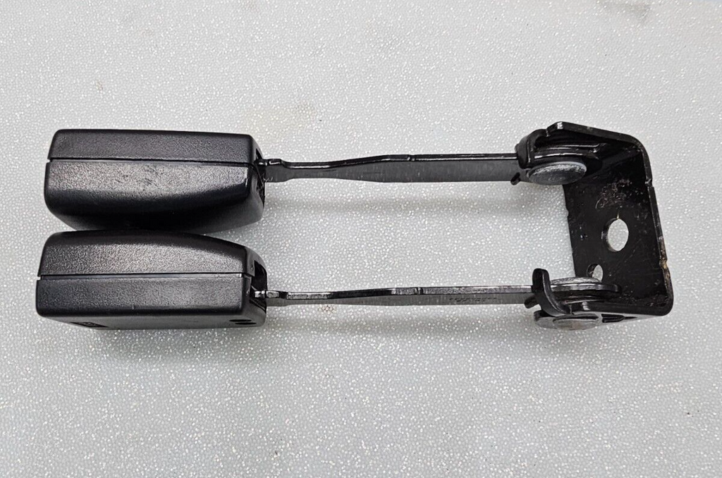 07-13 Chevrolet Silverado Sierra Extended Cab Rear Double Seat Belt buckle Latch