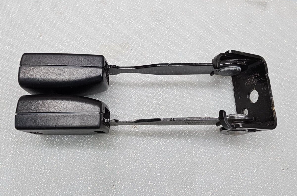07-13 Chevrolet Silverado Sierra Extended Cab Rear Double Seat Belt buckle Latch