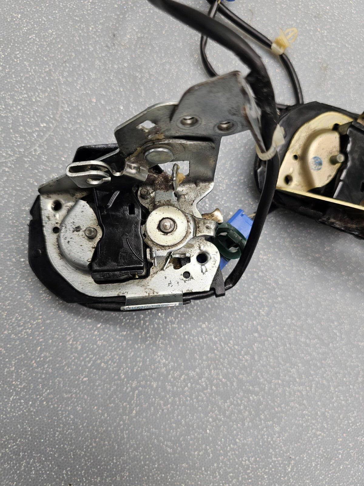 03-11 Honda Element Lower Tailgate Liftgate Lock Left Right Trunk Latch Actuator