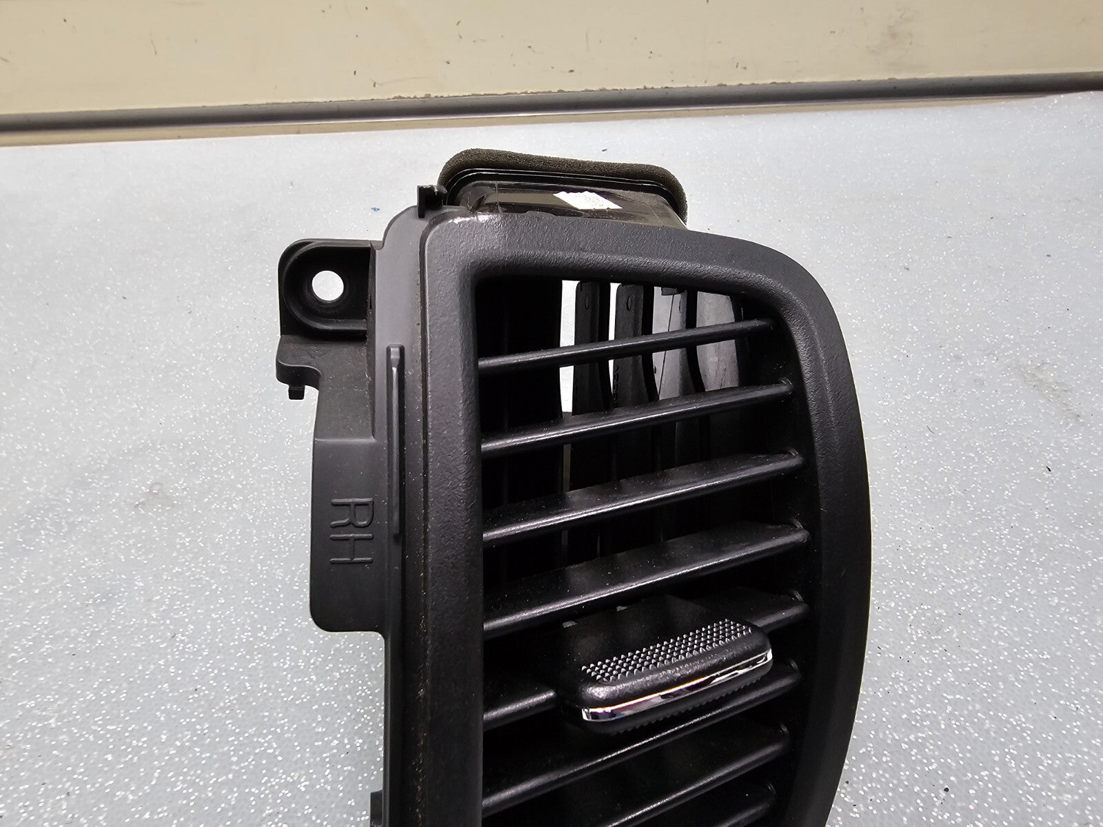 🔥11-13 Kia Sorento Dash AC Heater Filter Air Vent Duct Assembly Grille Black