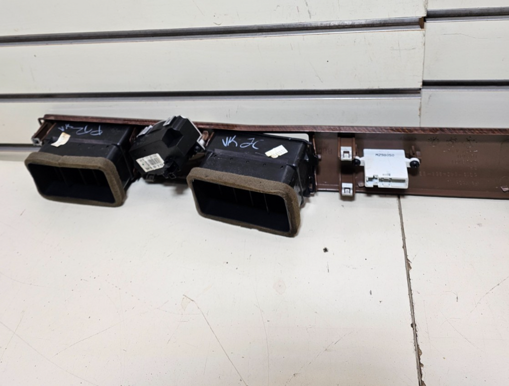 🔥05-09 Five Hundred Taurus Sable Interior Center Dash Panel Bezel Trim Wood
