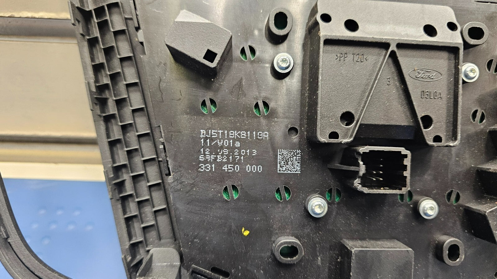 13-16 Ford Escape  Audio  Radio CD  Player  Control Panel