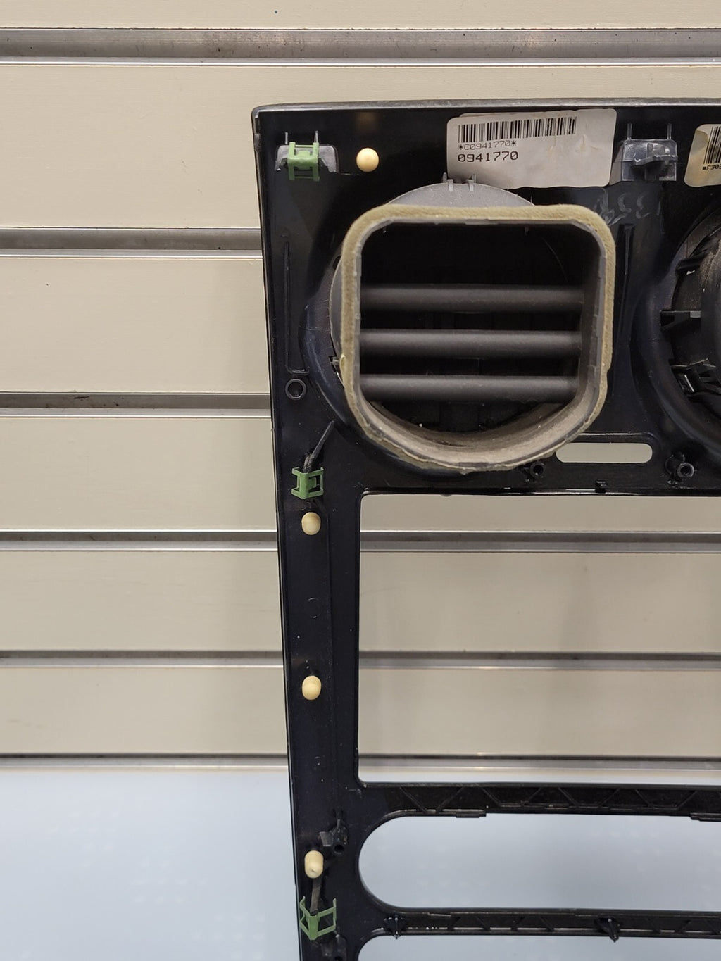 08-09 Ford Taurus X Center Dash Air Vents Radio Climate Control Trim Carbon VT64