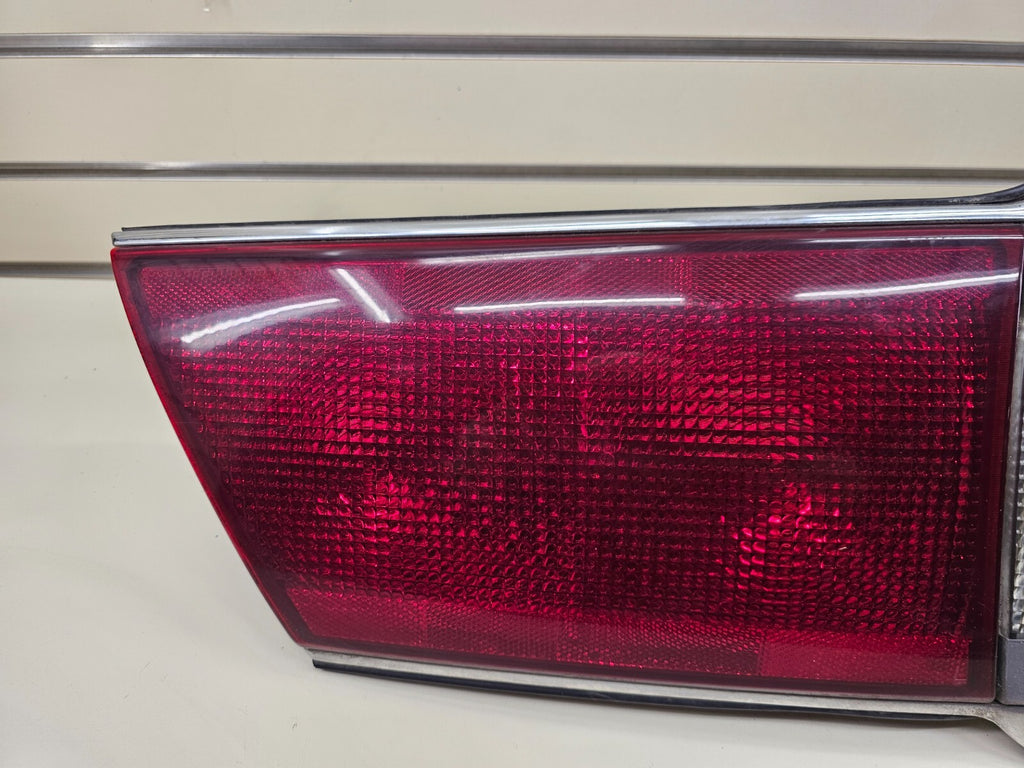 00-05 Buick LESABRE Trunk Rear Center Tail Light Brake Light Lamp Panel Assembly