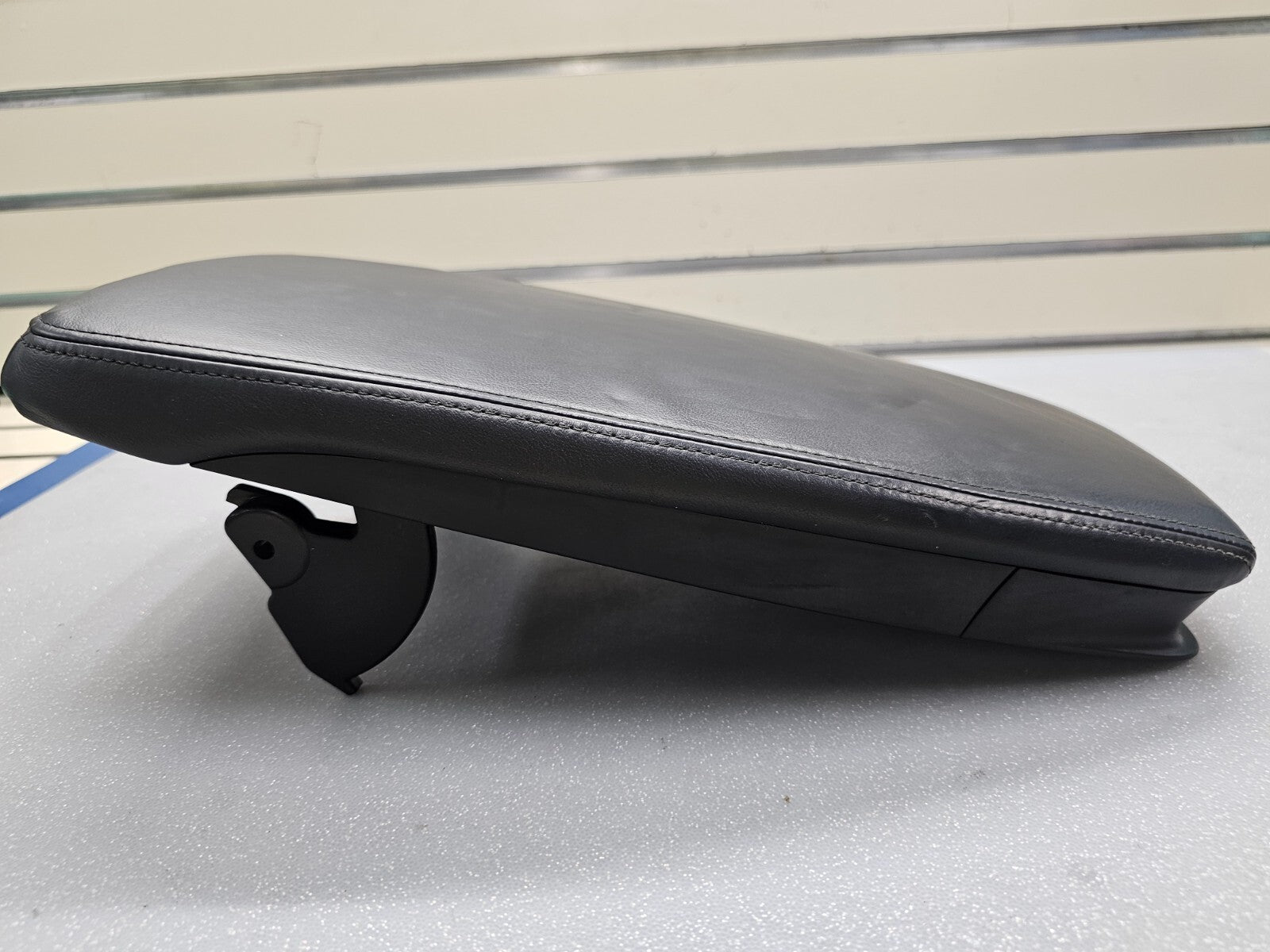 06-11 LEXUS GS350 GS450 CENTER CONSOLE ARMREST COVER LID LEATHER ASSEMBLY BLACK
