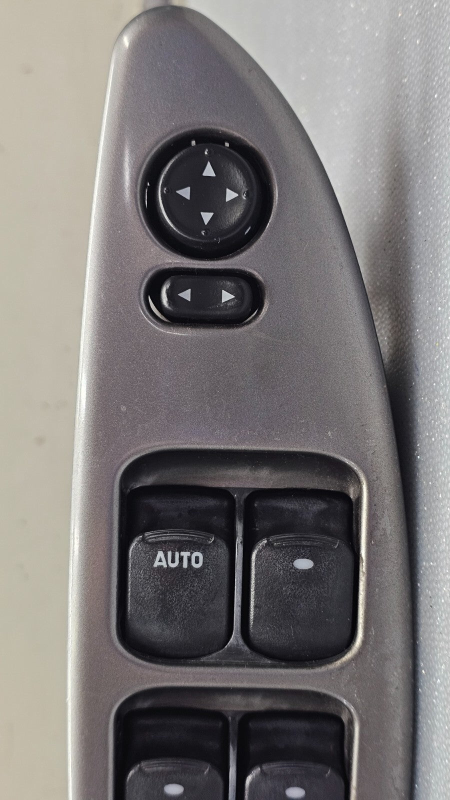 04-07 MALIBU LEFT DRIVER MASTER POWER WINDOW DOOR CONTROL SWITCH ASSEMBLY SILVER
