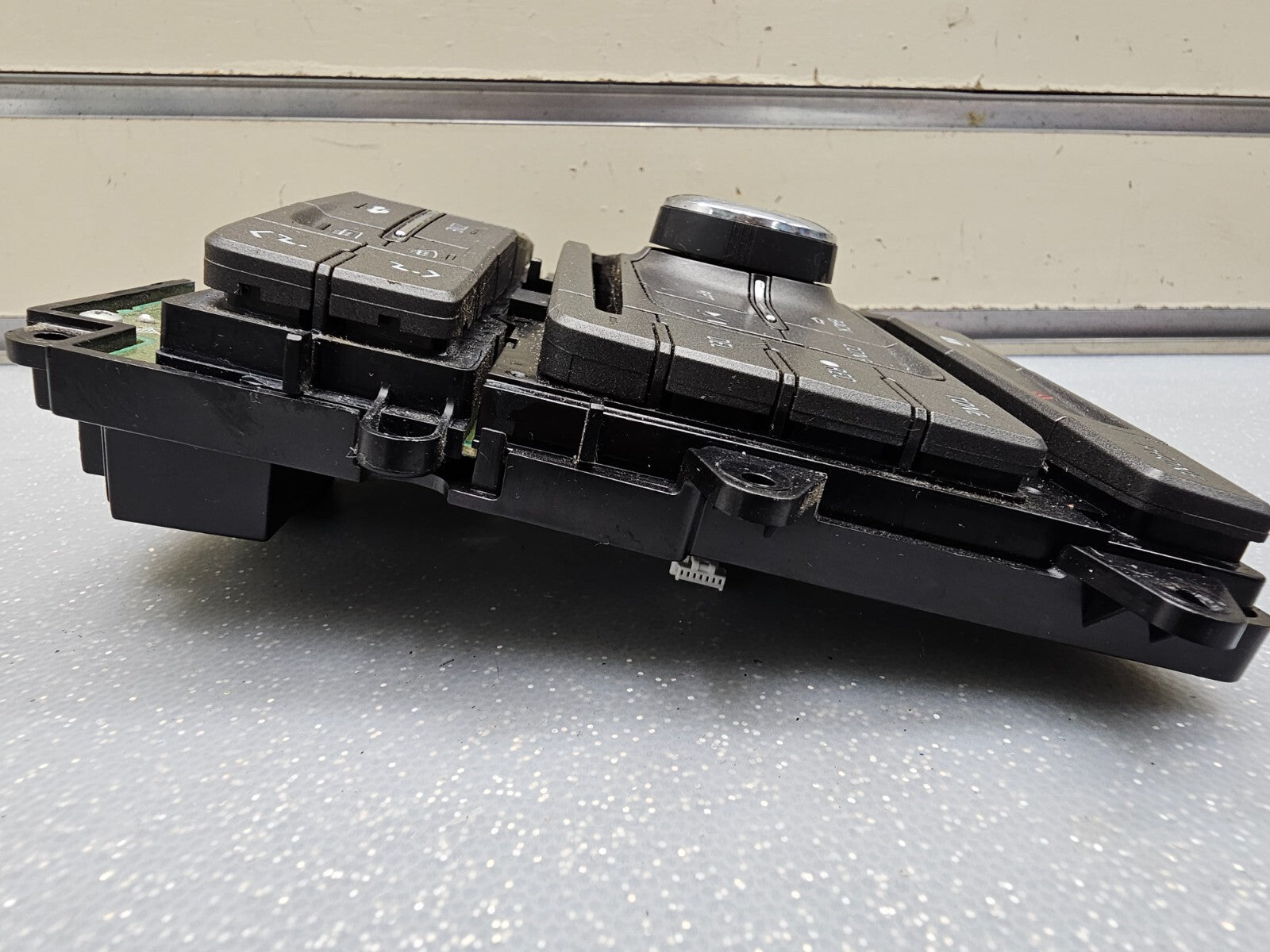 🔥10-12 Cadillac SRX Dash Radio Climate Control Panel AM-FM-CD-MP3 AUX OEM