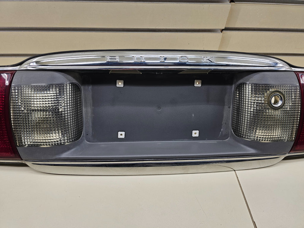 00-05 Buick LESABRE Trunk Rear Center Tail Light Brake Light Lamp Panel Assembly