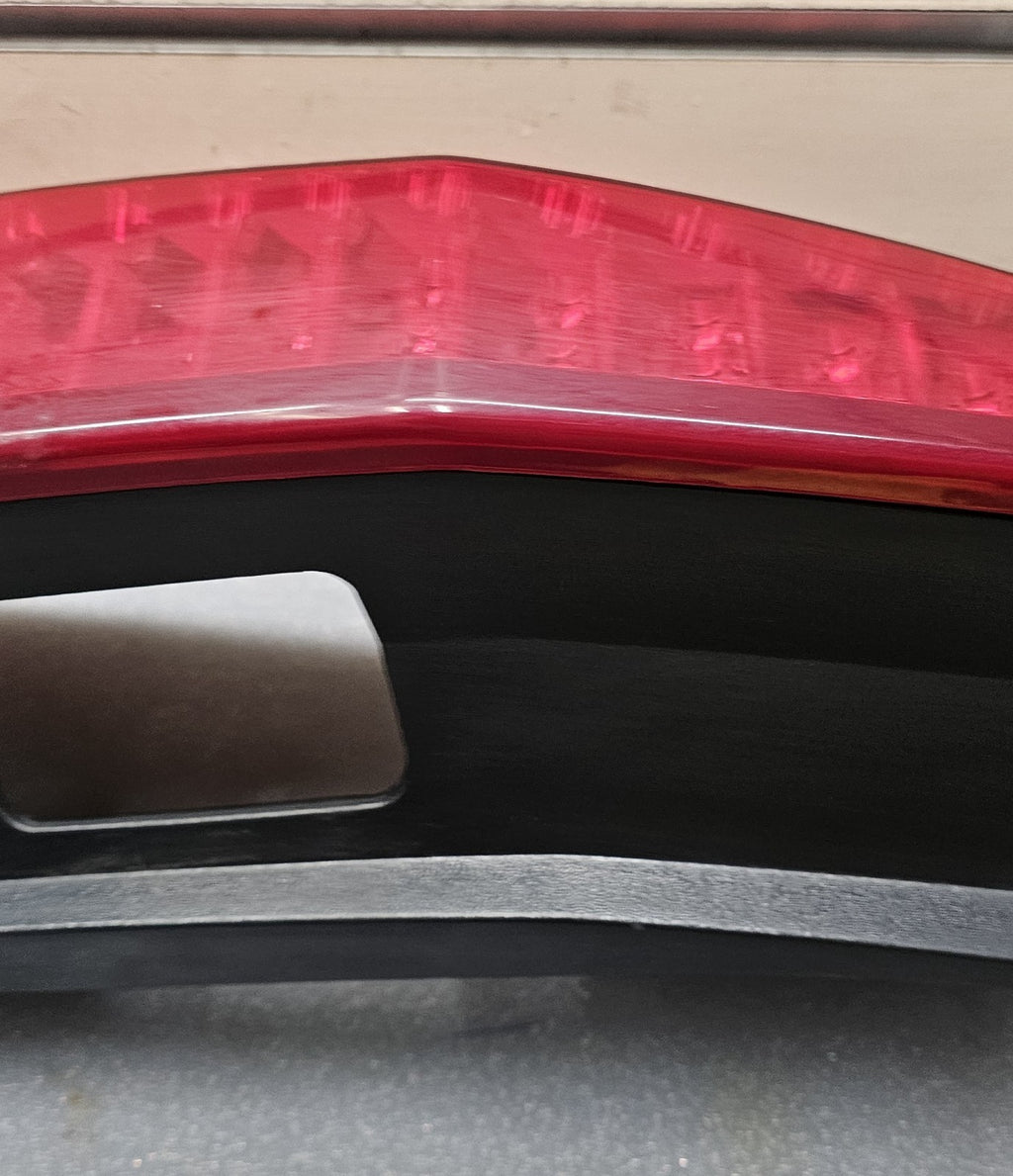 🔥04-09 CADILLAC SRX LEFT DRIVER MASTER REAR BRAKE TAIL STOP LIGHT LAMP ASSEMBLY