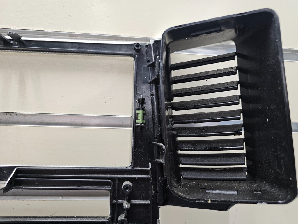 🔥08-10 Grand Cherokee Center Dash Radio Bezel Trim Panel Climate Control silver