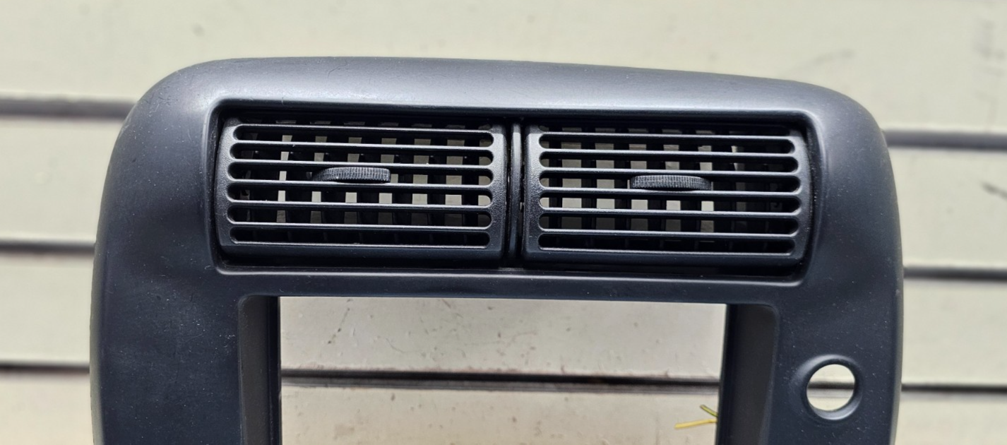 95-10 Ranger Explorer Center Dash Radio Stereo Display Bezel Trim Panel BLACK B2