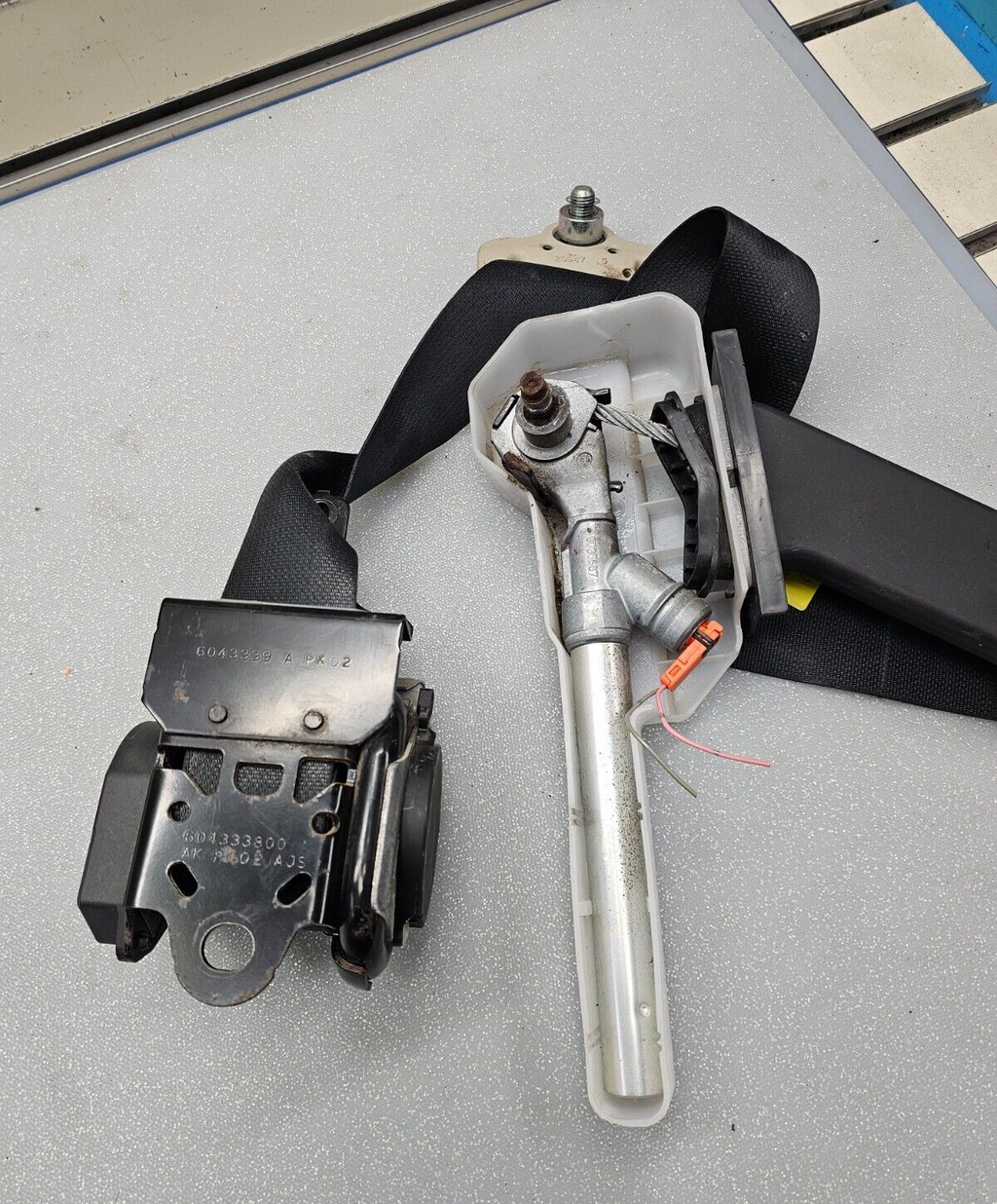 08-15 Nissan Rogue Front Right Passenger Seat Belt Motorized Retractor Assembly