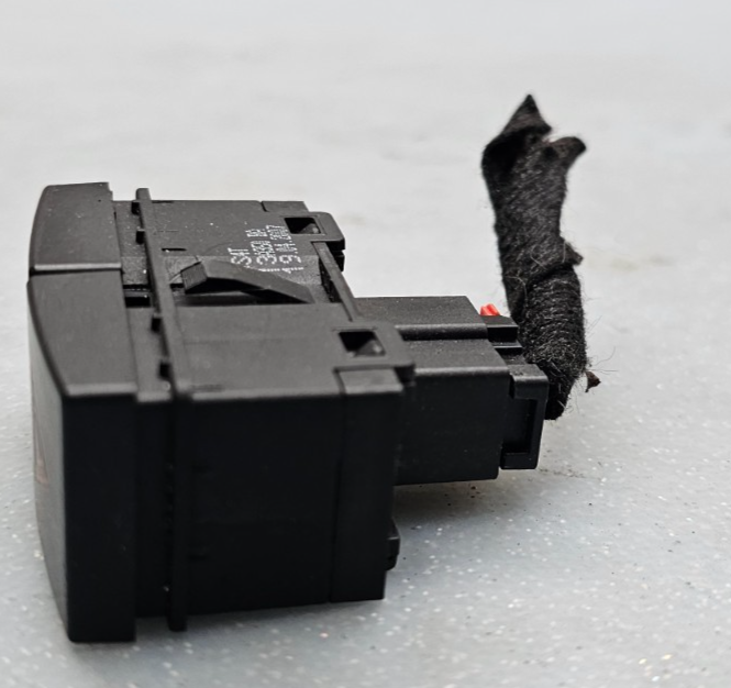 🔥05-07 FORD Focus Emergency Hazard Light Flasher Button Control Switch BLACK