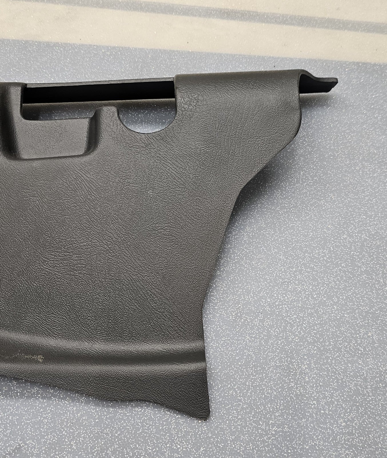🔥99-06 SILVERADO SIERRA LEFT DRIVER KICK LOWER TRIM PANEL HOOD PROP BLACK
