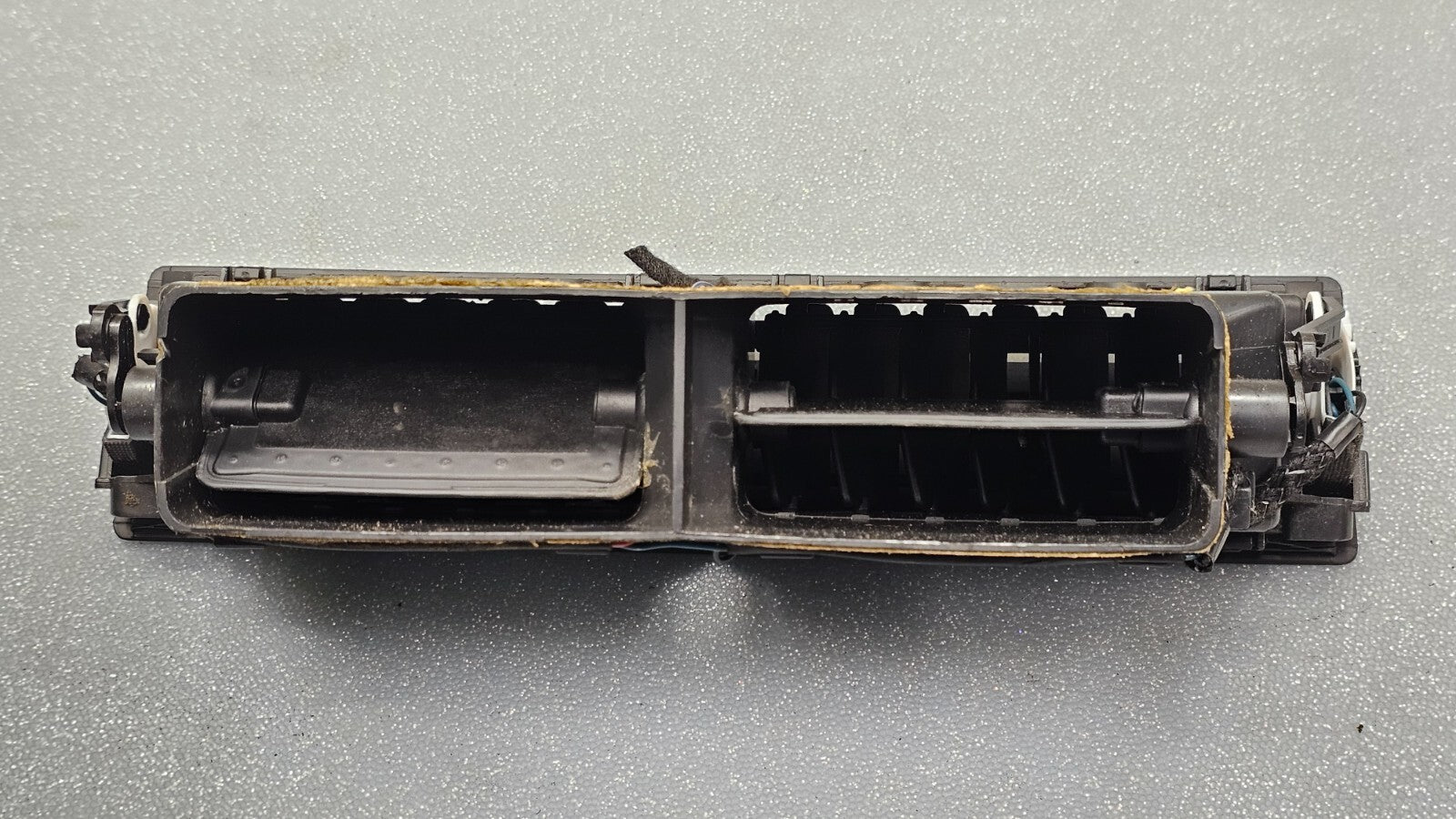 02-08 AUDI B7 A4 S4 RS4CENTER DASH PANEL A/C HEATER AIR VENT CONDITIONING BLACK