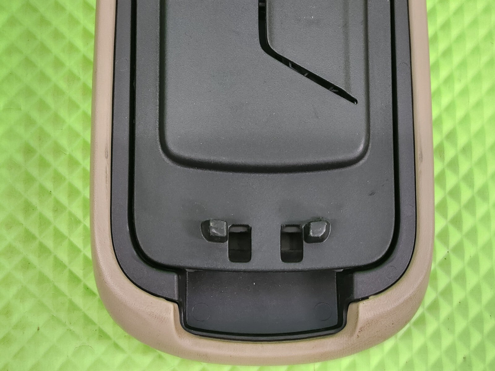 🔥2011-2014 CHRYSLER 200 DODGE AVENGER CENTER CONSOLE LID ARM REST TAN