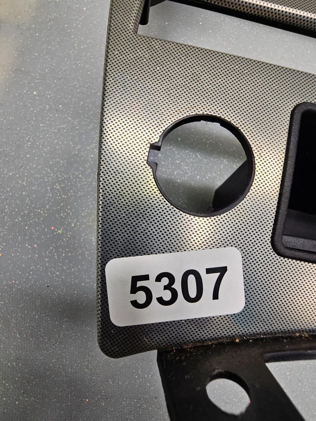 05-07 JEEP GRAND CHEROKEE DASH PANEL RADIO SURROUND TRIM BEZEL OEM SILVER B70