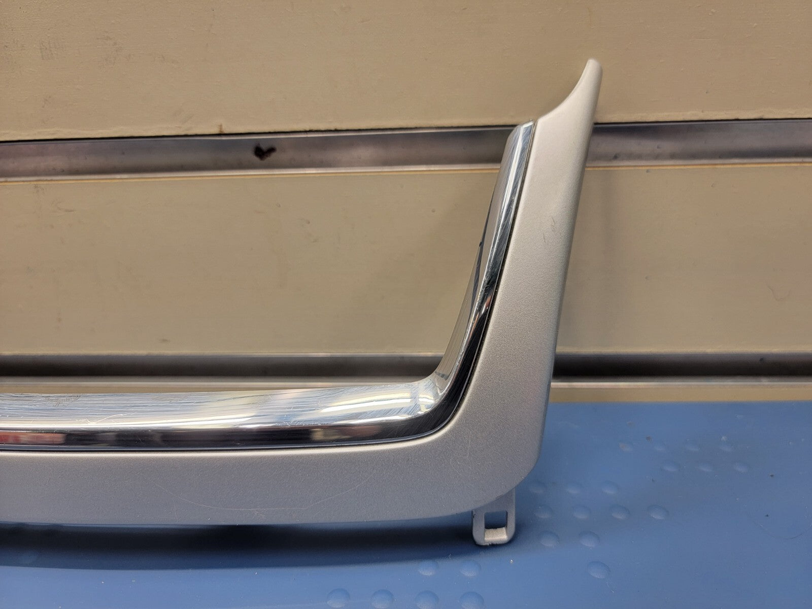 🔥08-12 Chevy MALIBU Center Dash Radio Bezel Panel UPPER A/C Vent Trim SILVER B8