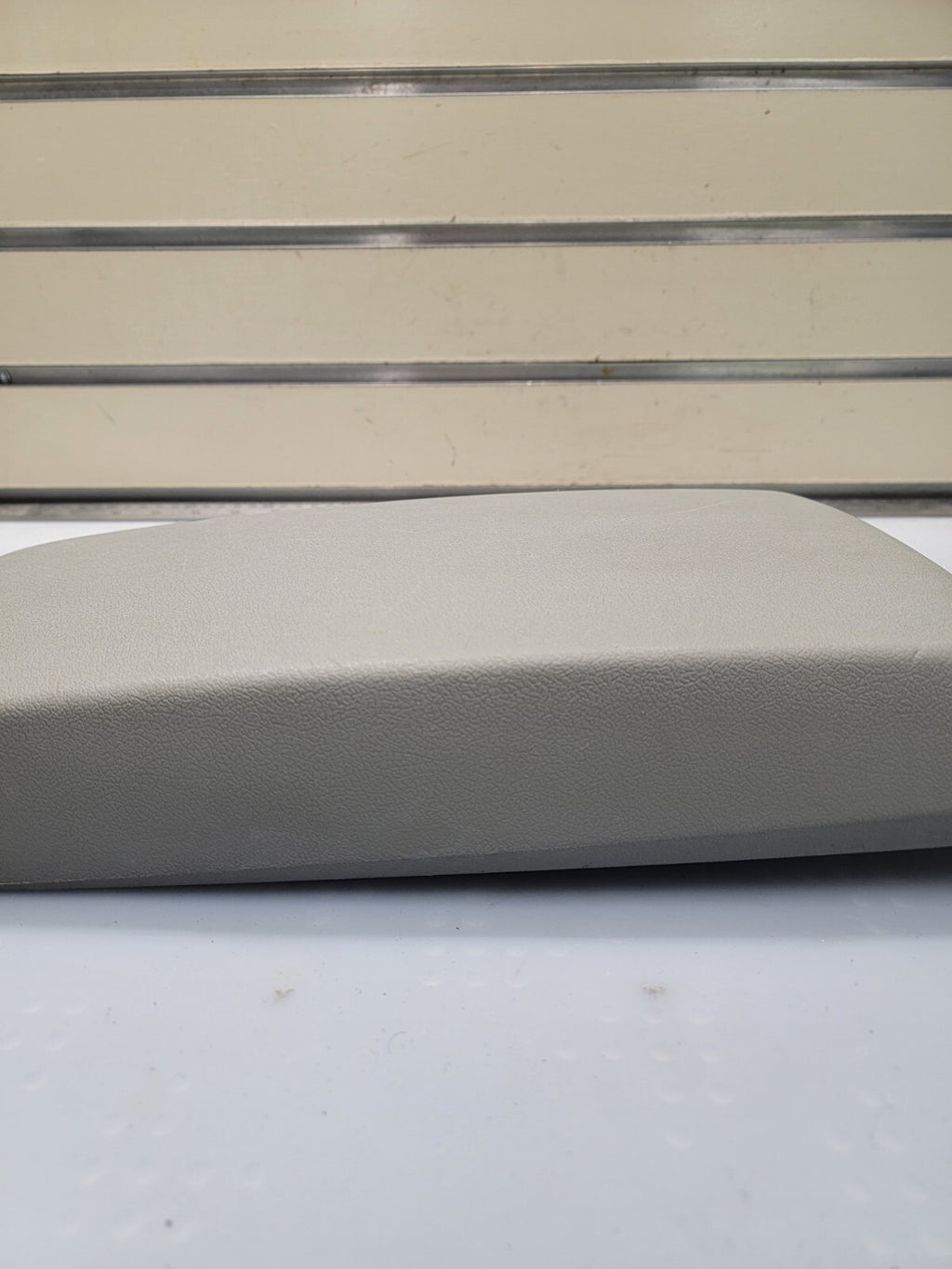 05-07 Chrysler 300 Dodge CHARGER Center Console ARMREST Lid Cover LIGHT GRAY L28