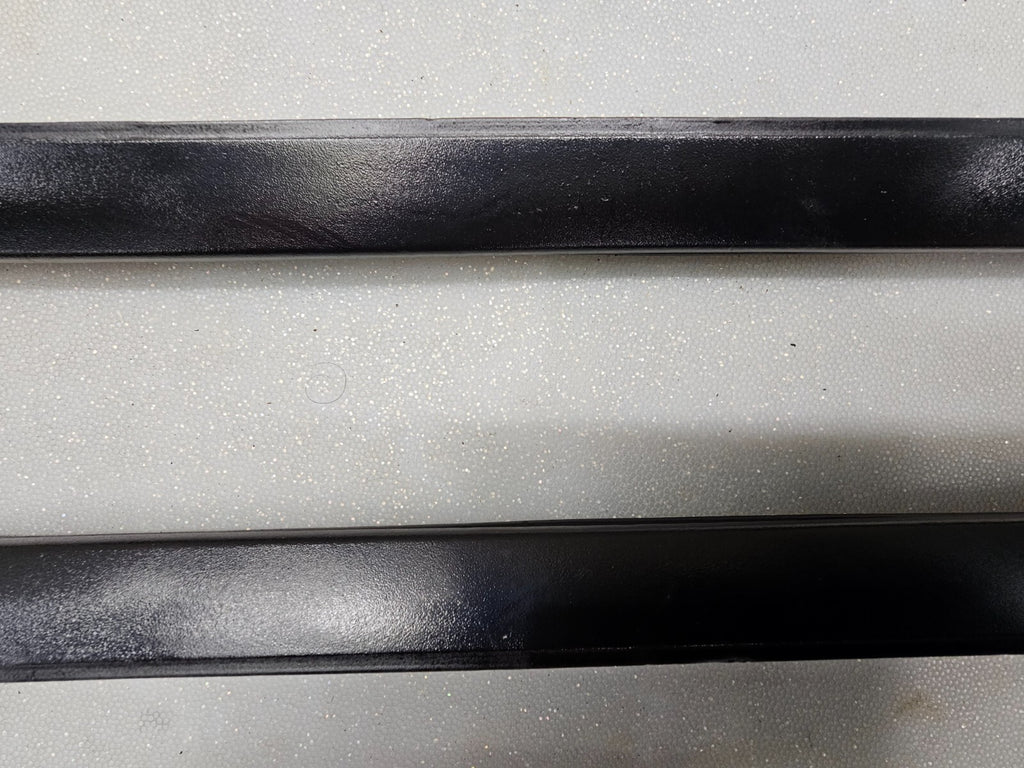 05-10CHRYSLER 300 CHARGER MAGNUM LEFT &RIGHT WINDSHIELD SRT8 SRT PILLAR MOLDING