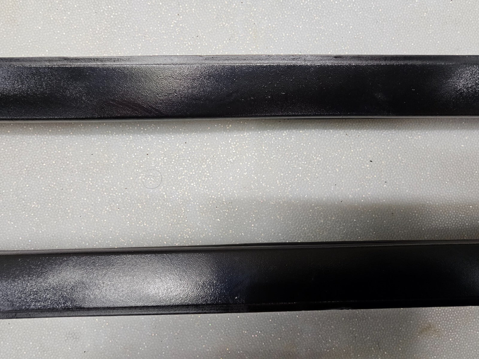 05-10CHRYSLER 300 CHARGER MAGNUM LEFT &RIGHT WINDSHIELD SRT8 SRT PILLAR MOLDING