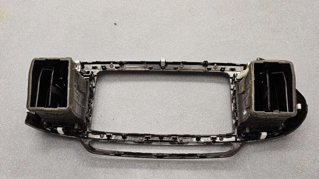 🔥16-18 KIA SORENTO RADIO CENTER DASH SURROUND BEZEL TRIM VENTS Assembly Silver