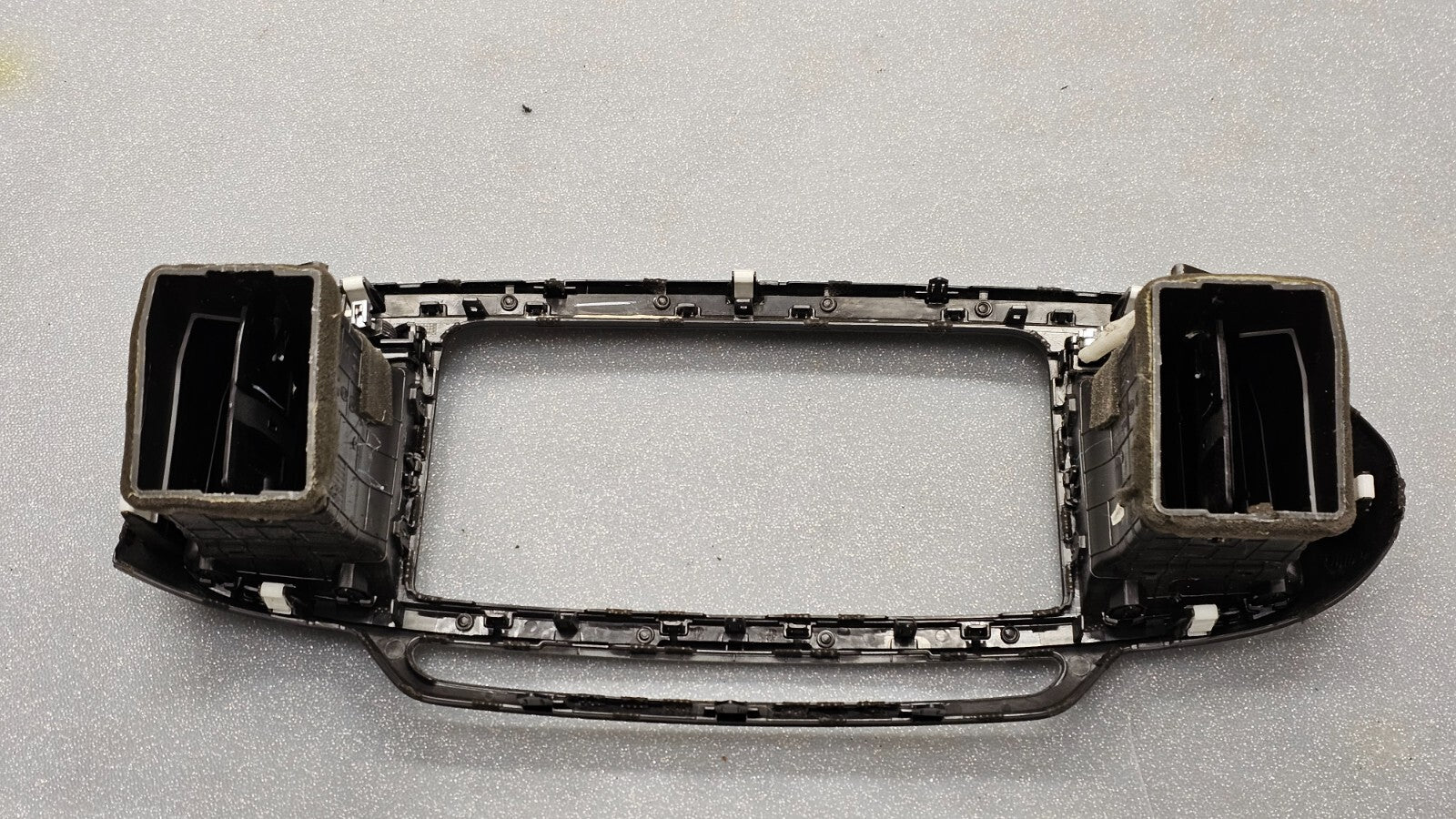 🔥16-18 KIA SORENTO RADIO CENTER DASH SURROUND BEZEL TRIM VENTS Assembly Silver