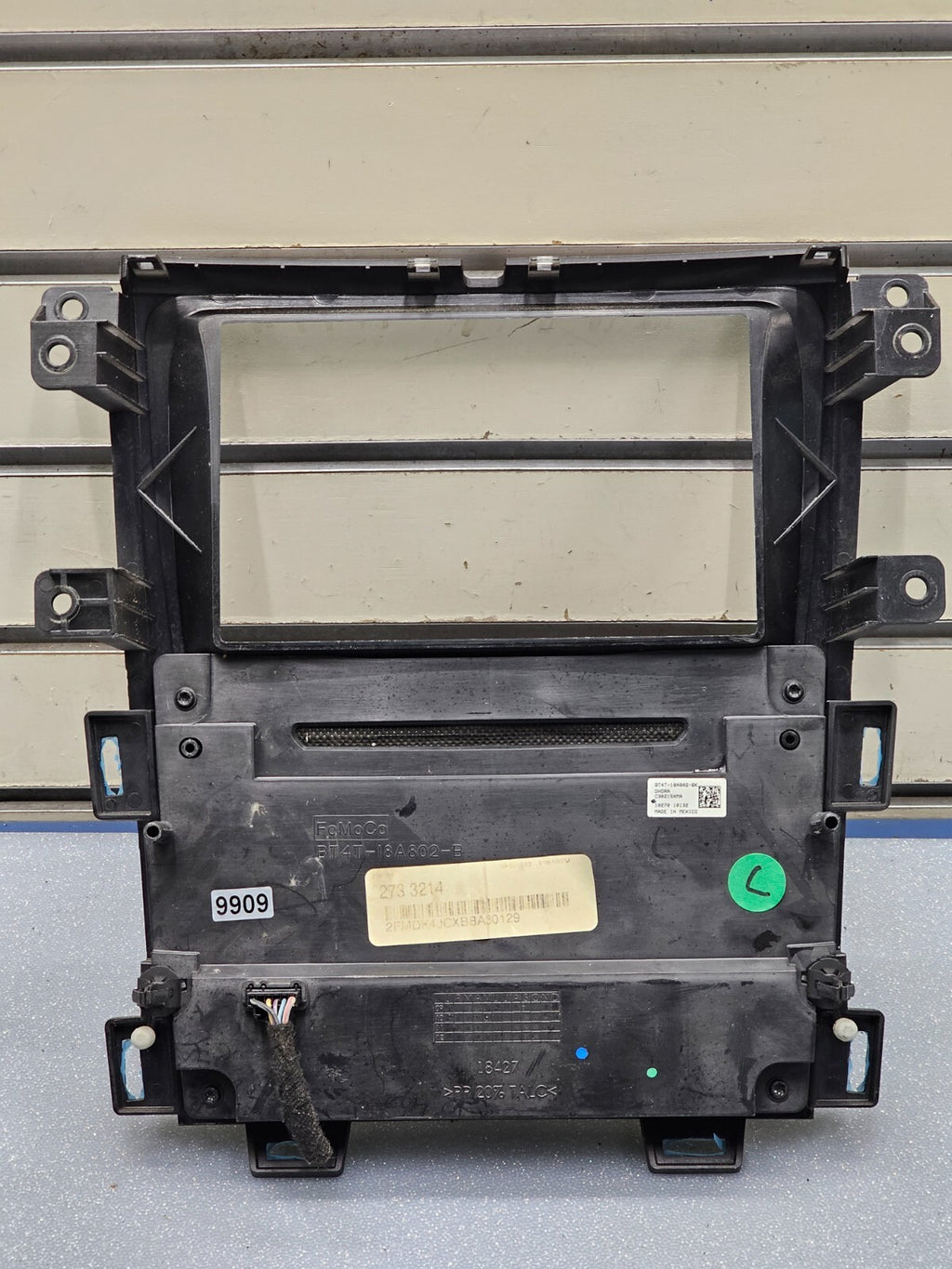 11-14 Ford Edge Dash AM FM Radio Display Stereo Bezel Climate Control Trim Panel