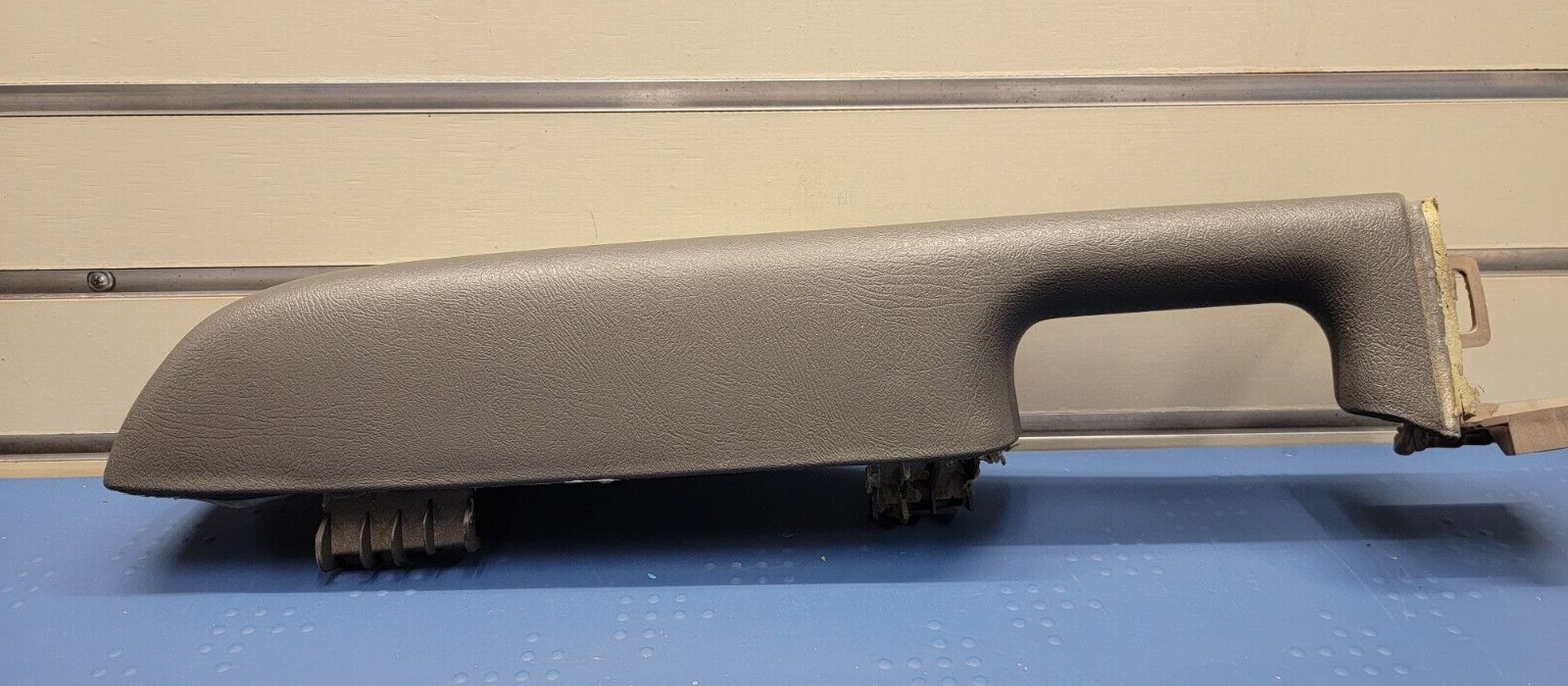 03-06 Silverado SIERRA TAHOE Door Panel ARMREST Front right Handle graphite H2