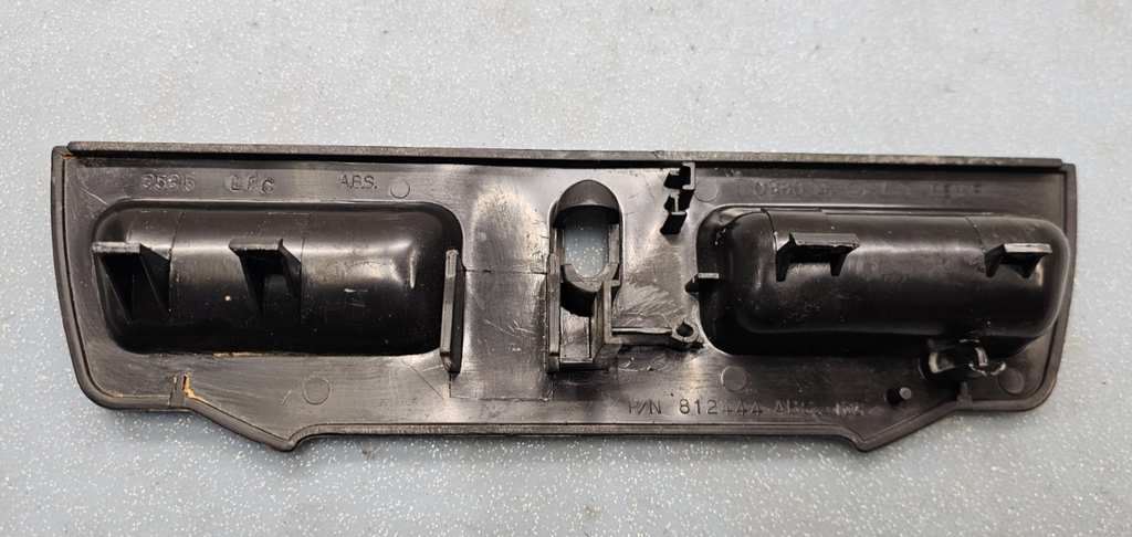 95-06 Silverado Sierra C/K 1500 2500 Center Console Jump Seat Lid Latch Assembly