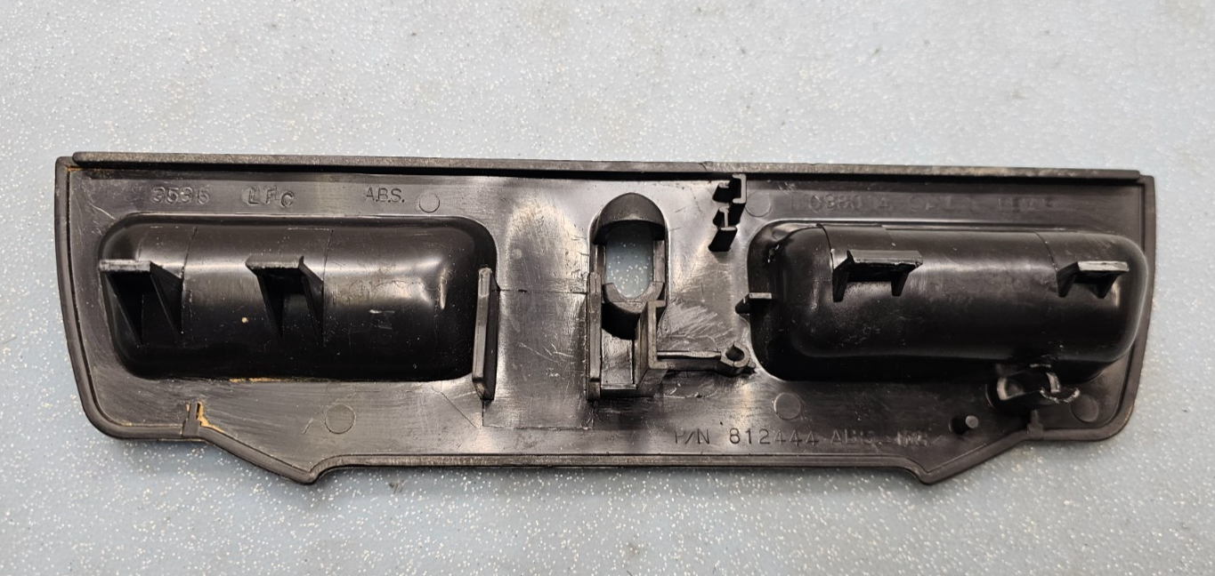 95-06 Silverado Sierra C/K 1500 2500 Center Console Jump Seat Lid Latch Assembly
