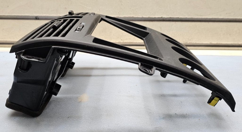 🔥02-05 Kia Sedona Climate Control AM FM Radio Stereo Display Audio Bezel Black