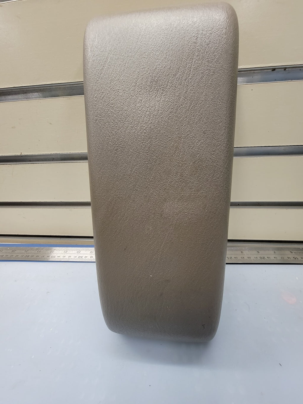 🔥01-05 SEBRING STRATUS Center Console Lid Armrest Storage Top Assembly DK TAN