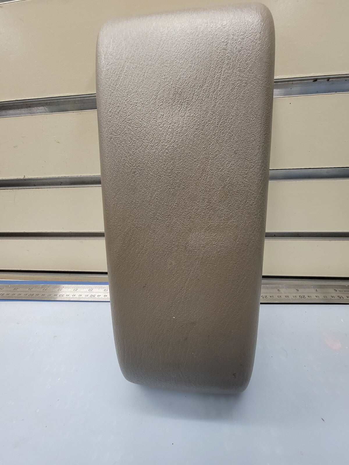 🔥01-05 SEBRING STRATUS Center Console Lid Armrest Storage Top Assembly DK TAN