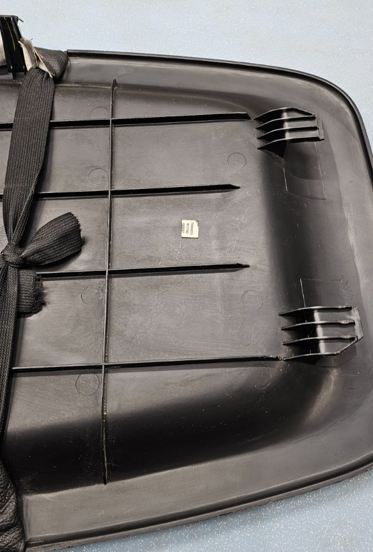 🔥07-13 Yukon Tahoe Suburban Front Right Passenger Seat Back Panel Cover BLACK