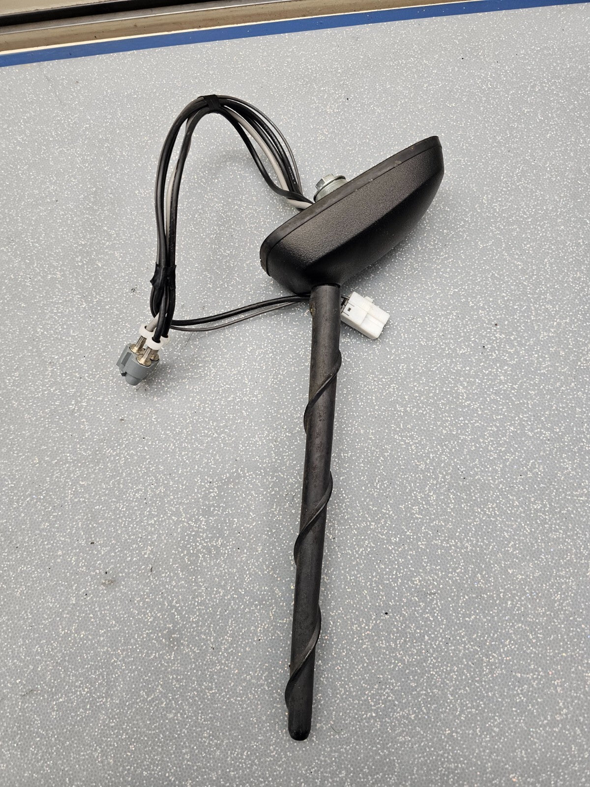 08-10 Acadia Traverse Enclave Roof Mounted Antenna OEM 25839396/AT