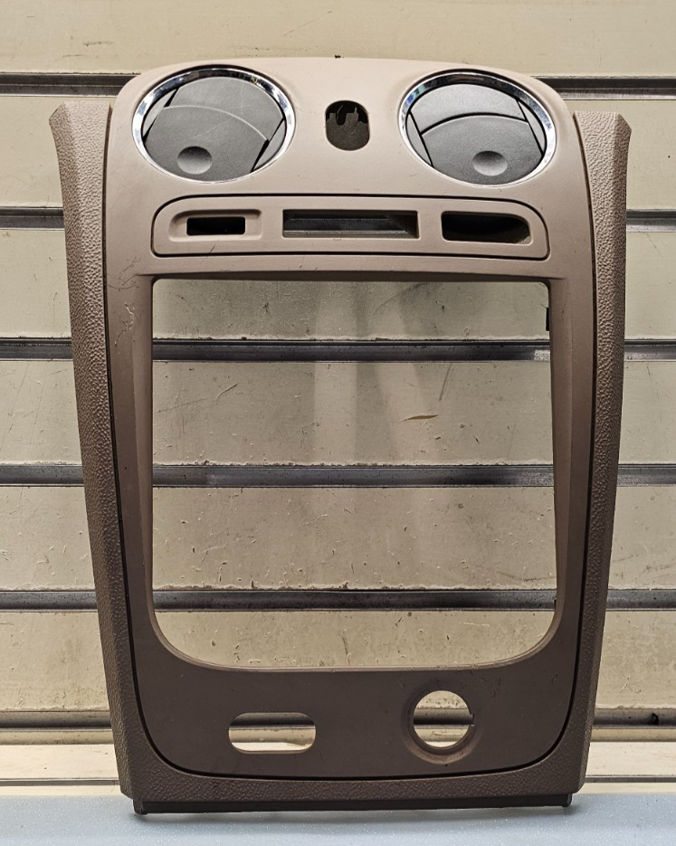 🔥06-11 Chevy HHR Center Dash AM FM Radio Stereo Display Trim Panel B37 TAN