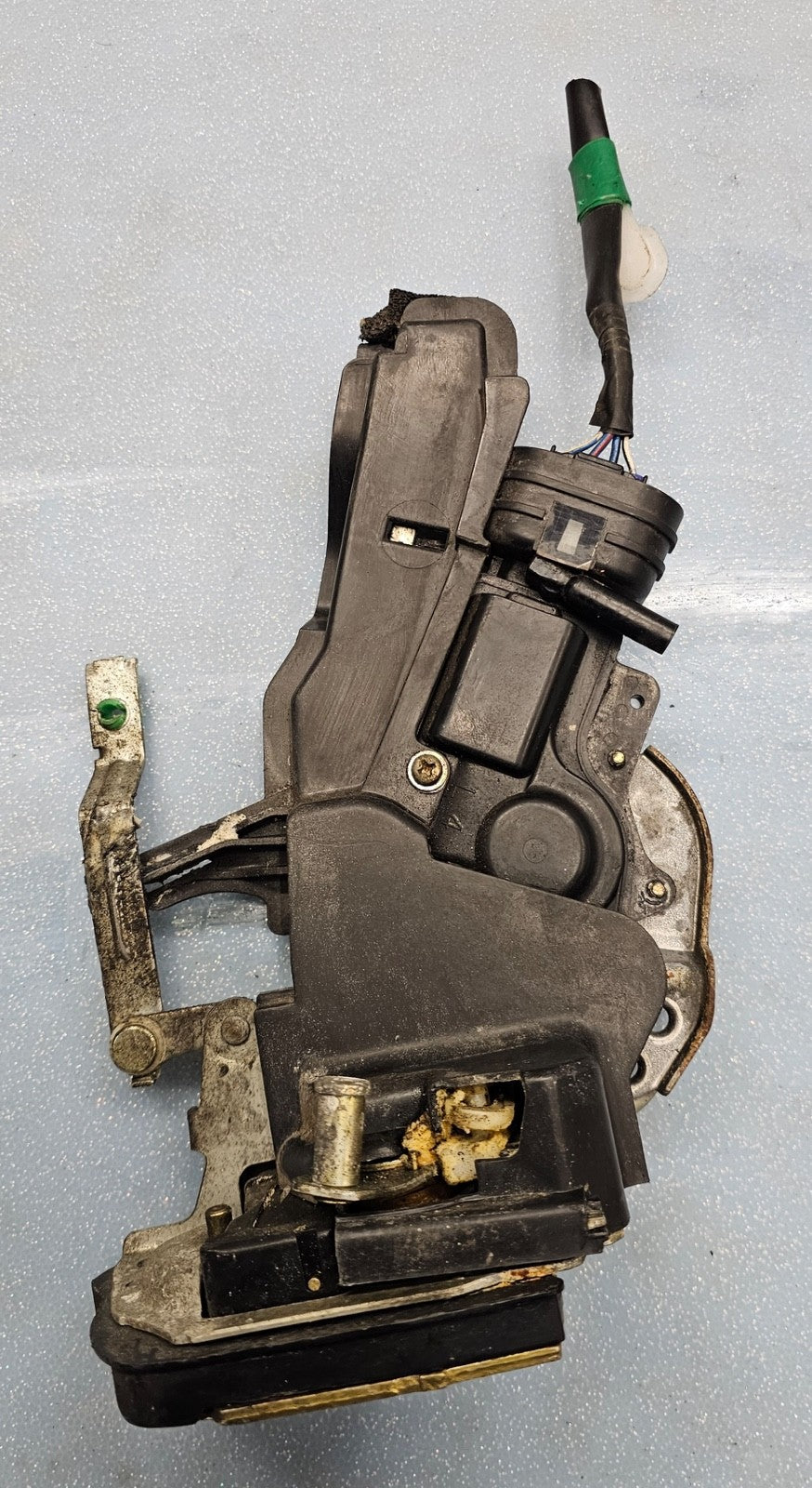 97-01 Toyota Camry Sedan Rear Passenger RH Door Latch Power Lock Actuator  OEM