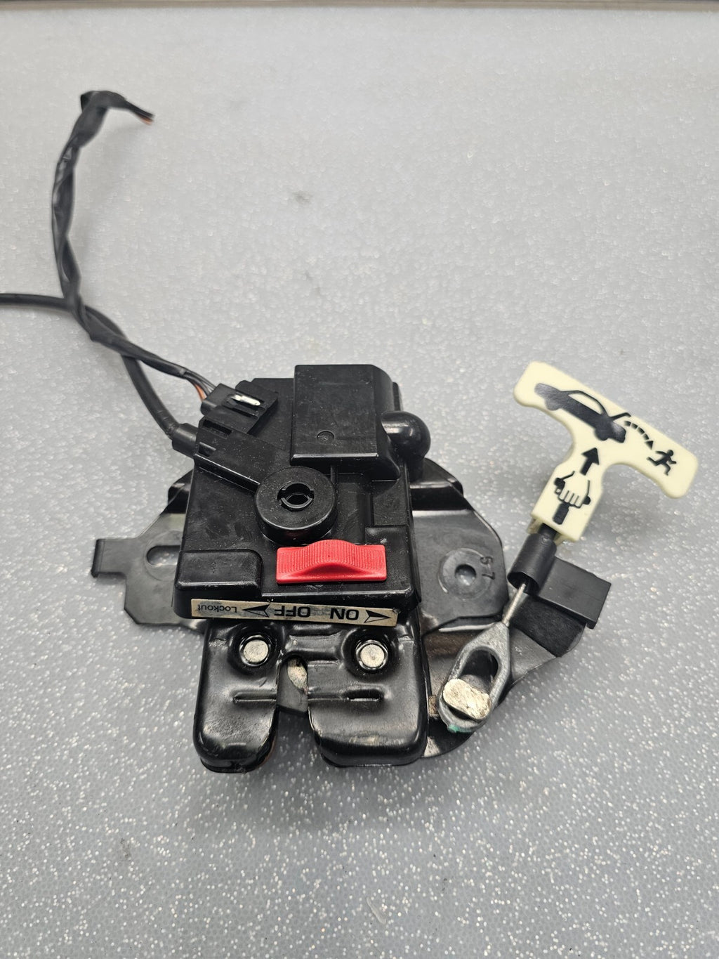 🔥02-05 Cavalier SunfireTrunk Lid Lock and Latch Release Actuator OEM
