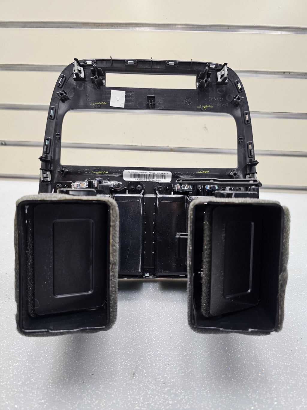 12-20 DODGE CARAVAN CENTER DASH RADIO SUUROUND BEZEL CLIMATE CONTROL TRIM PANEL
