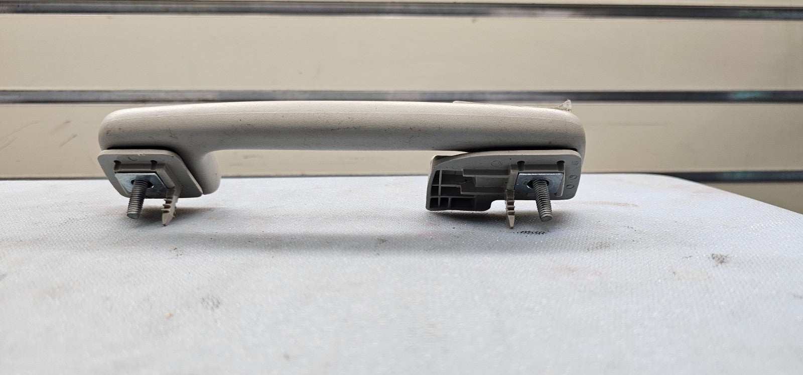 🔥05-13 Silverado Sierra Trailblazer Rear Right Roof Rail Grab Assist Handle Tan