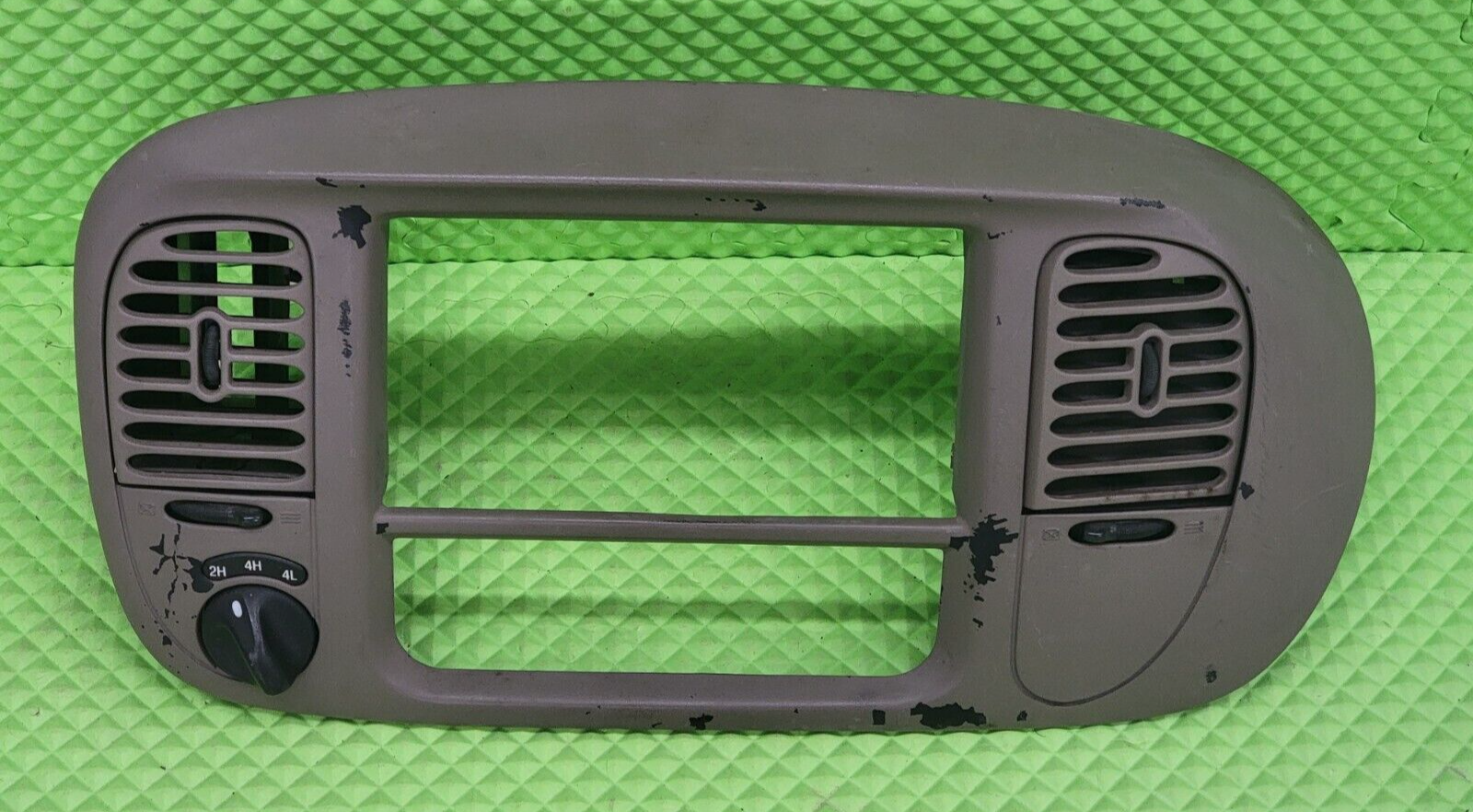 🔥97-03 Ford F150 Center Dash Radio Climate BEZEL Trim Panel Line Light Tan B1