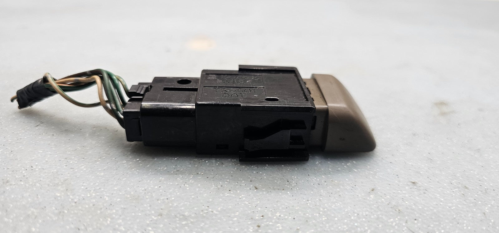 98-02 COROLLA 05-10 AVALON HAZARD EMERGENCY LIGHT SWITCH DRIVER ASSEMBLY DK TAN
