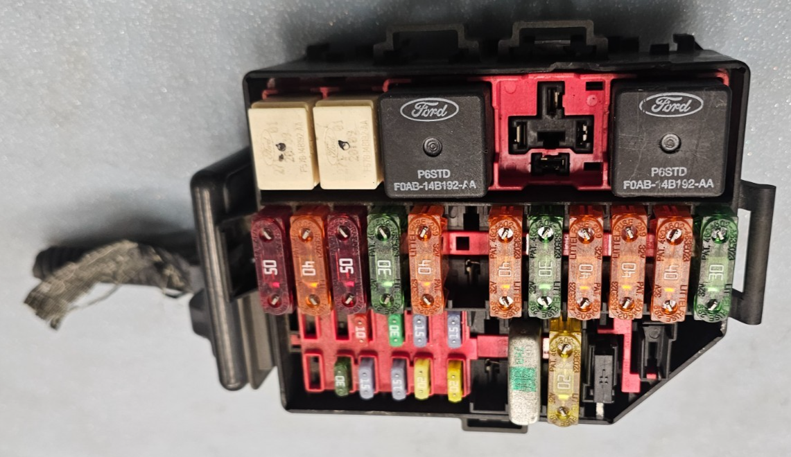 🔥97-98 Ford F250 F350 Fuse Box Junction Relay Block Integrated Power Module BCM