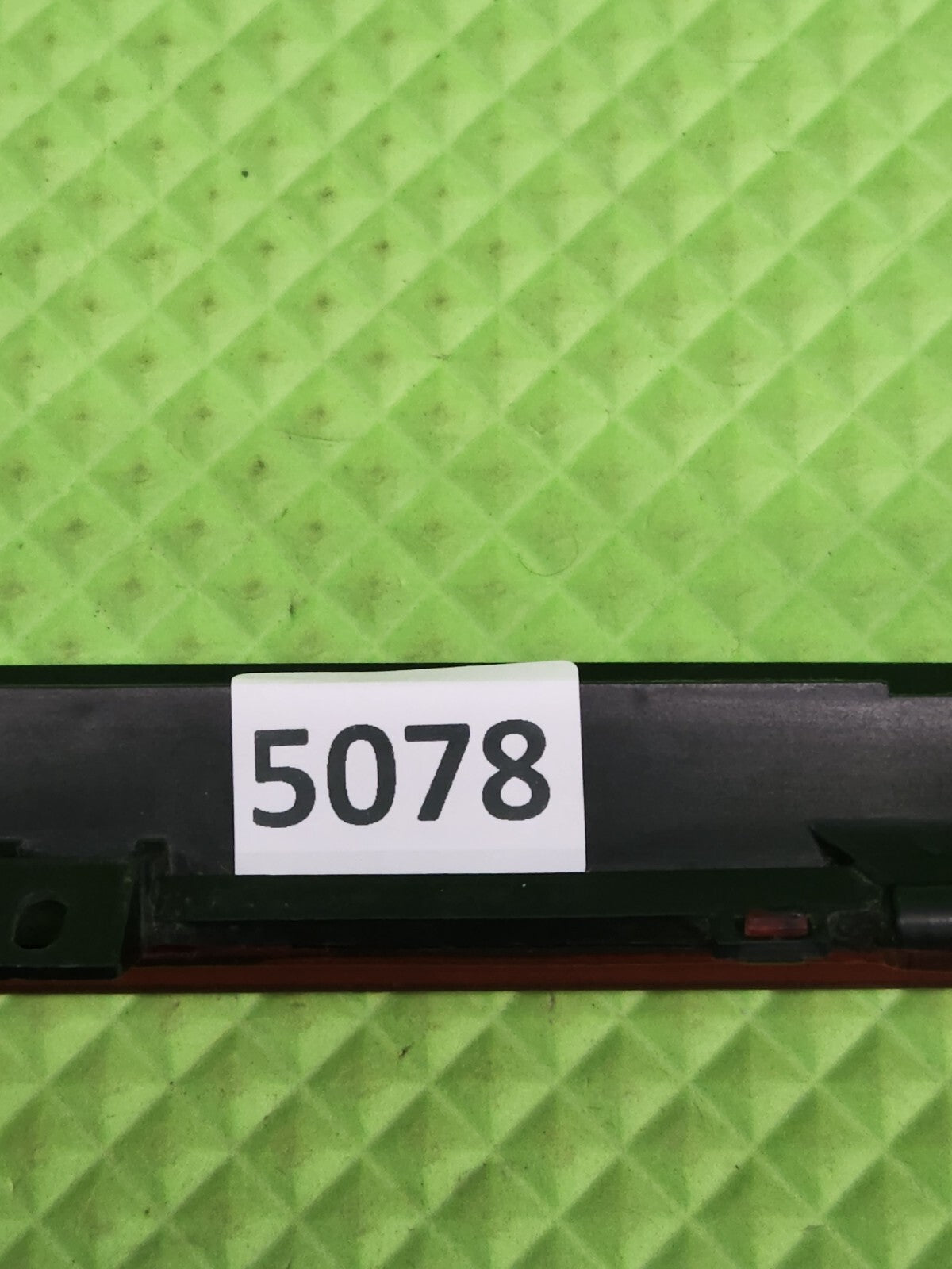 2002-2009 CHEVROLET TRAILBLAZER REAR 3RD HIGH MOUNTED BRAKE LIGHT OEM RED