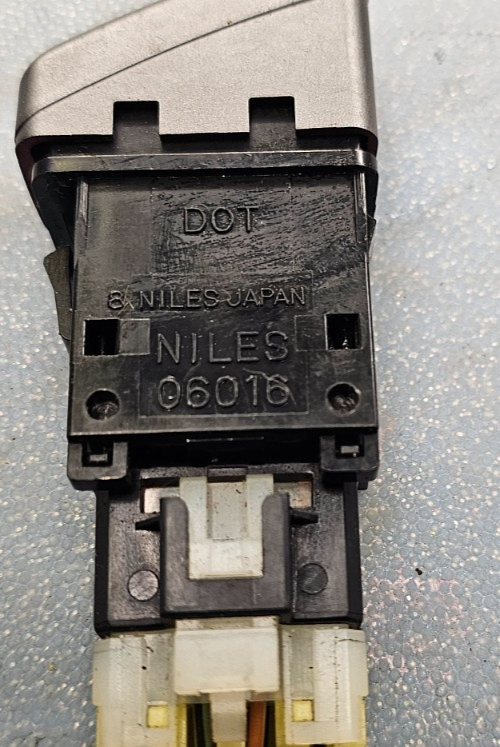 🔥00-04 Nissan Almera Maxima Hazard Warning Switch Button Silver